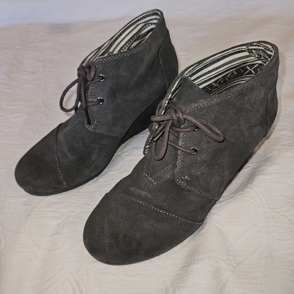 TOMS Dark Gray Suede Comfort Wedge Booties Shoes Women’s Size 9 Fall Boots - Picture 10 of 10